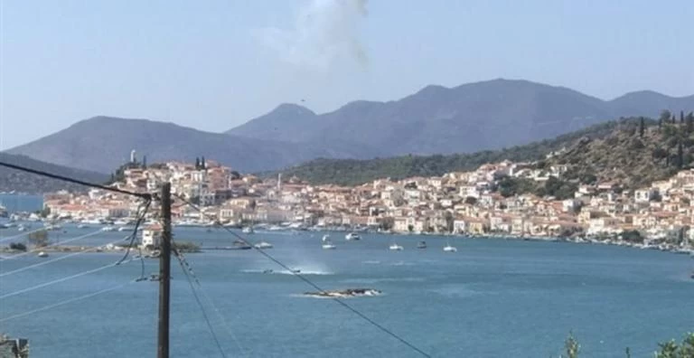Ντοκουμέντο: Η στιγμή της πτώσης του ελικοπτέρου στη θάλασσα στον Πόρο!